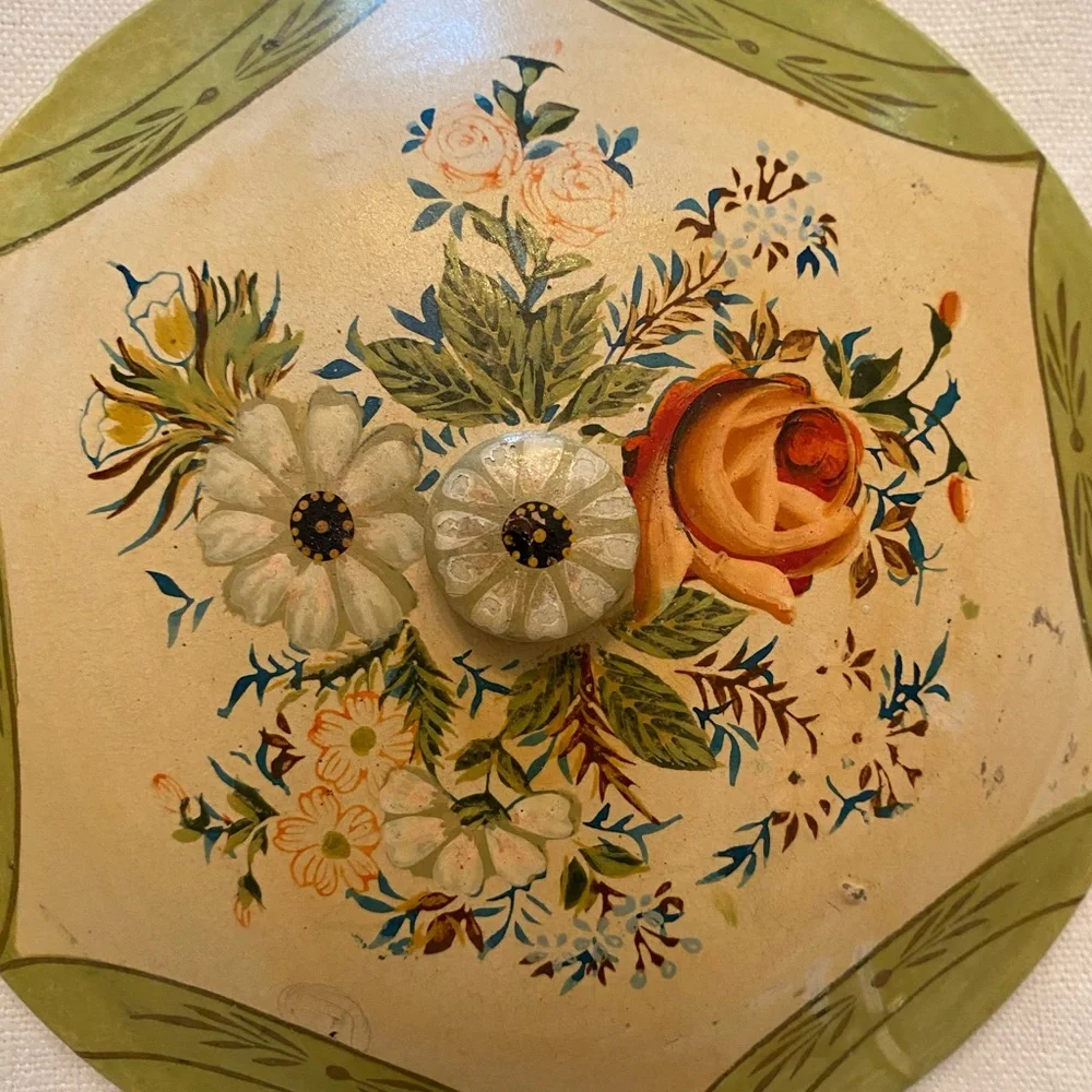 Vintage 1950’s floral green Japan painted paper mache lidded box-Dresser Jewelry